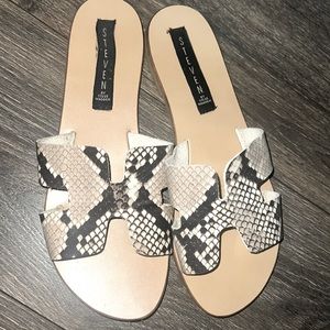 Beautiful print sandals